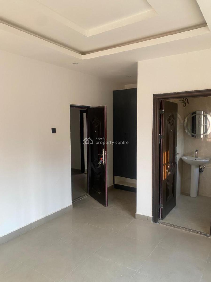 Stunning 3 Bedroom Flat on The Ground Floor Along a Tarred Road, Jahi, Abuja, Flat / Apartment for Rent