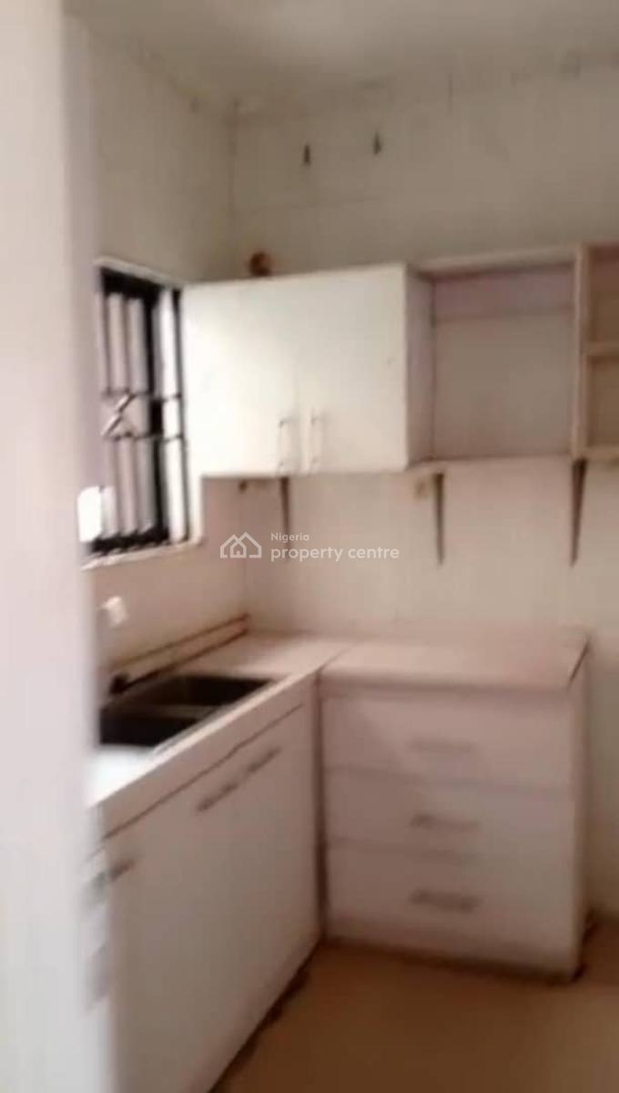 Lovely 3 Bedroom Flat, Omole Phase 2, Ikeja, Lagos, Flat / Apartment for Rent