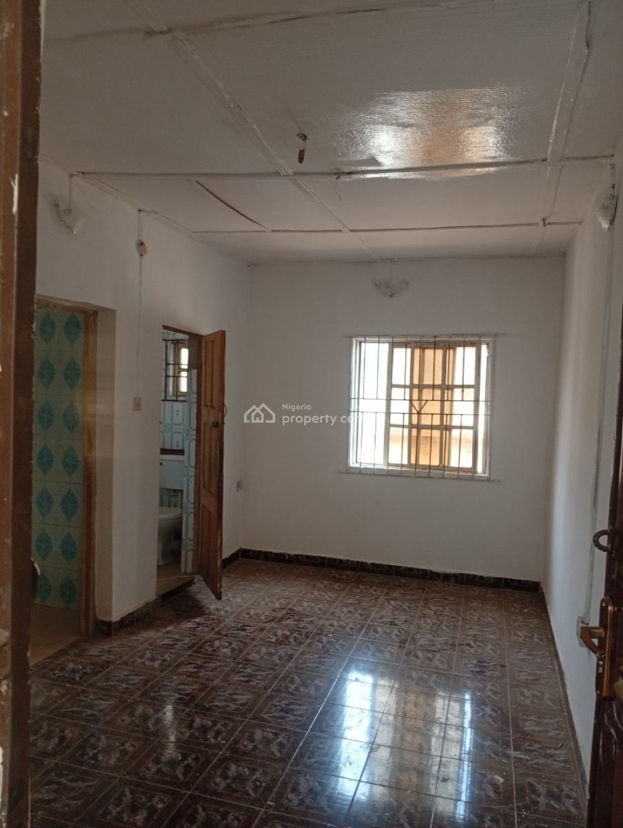 Executive  Mini Flat, Cele Bus Stop Alagbole, Ojodu Berger, Ojodu, Lagos, Mini Flat (room and Parlour) for Rent