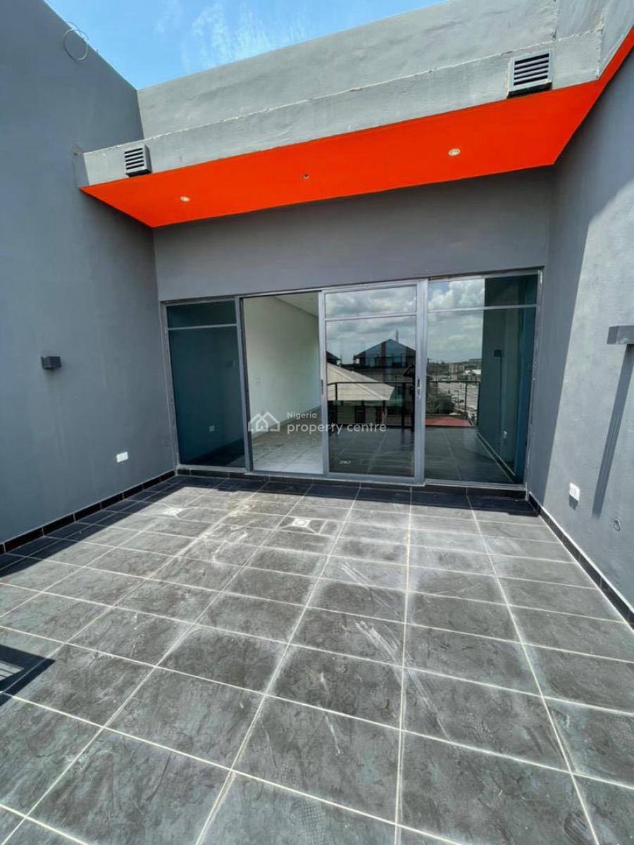 Distress Luxury 4 Bedrooms Semi Detached Duplex, Lekki Phase 1, Lekki, Lagos, Semi-detached Duplex for Sale