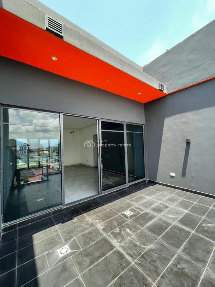 Distress Luxury 4 Bedrooms Semi Detached Duplex, Lekki Phase 1, Lekki, Lagos, Semi-detached Duplex for Sale