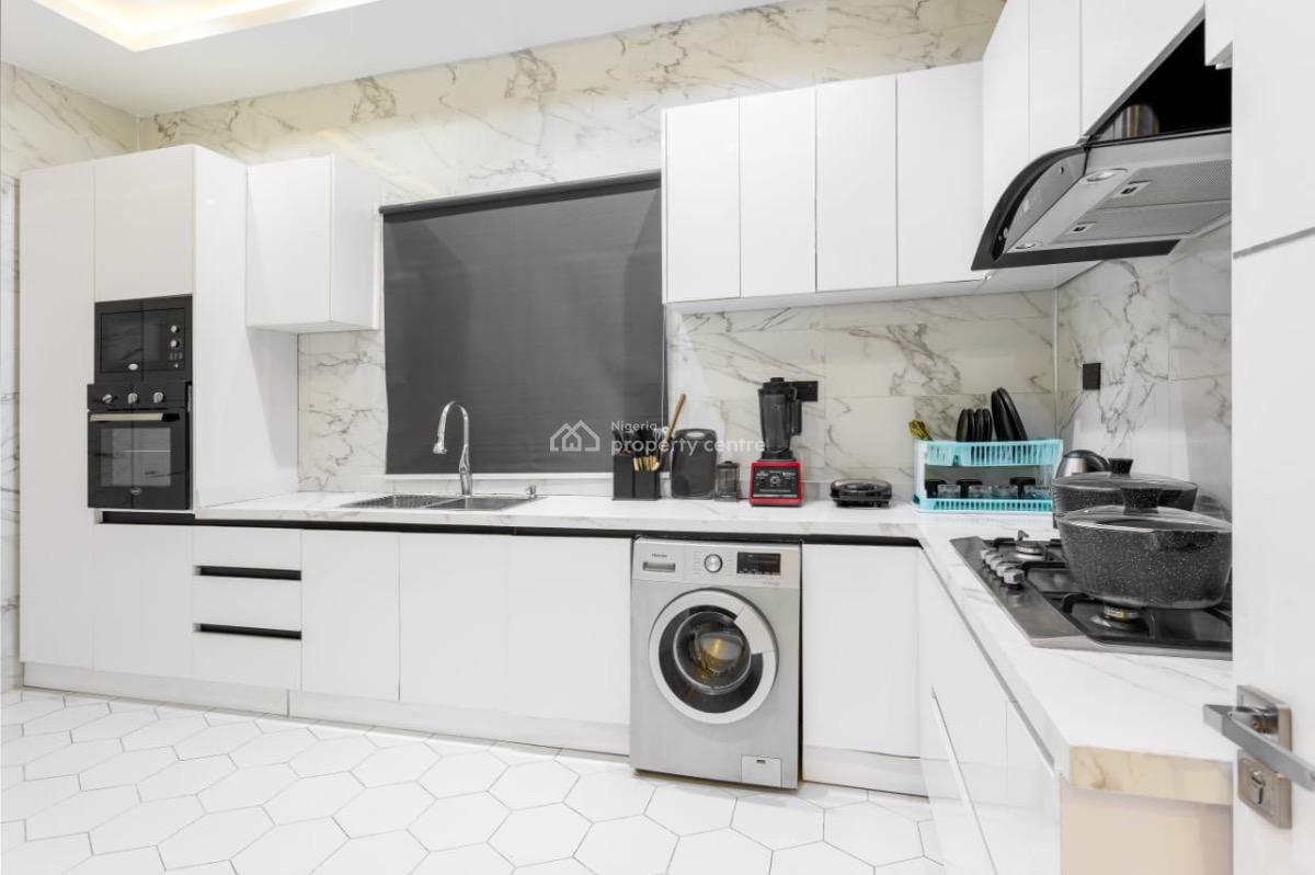 Beautiful 3 Bedroom Apartment, Lekki Phase 1, Lekki, Lagos, Flat / Apartment Short Let