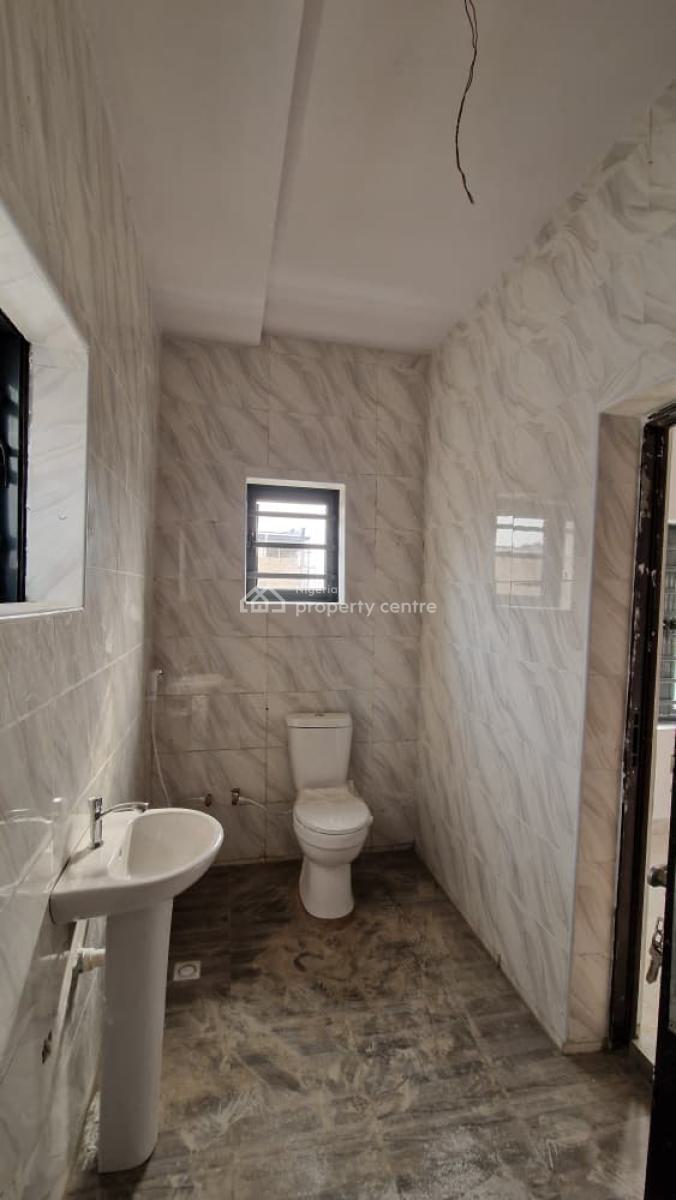 Premium Units of 3 Bedroom Flat on 3 Floors, Kolapo Ishola Gra, Akobo, Ibadan, Oyo, Block of Flats for Sale