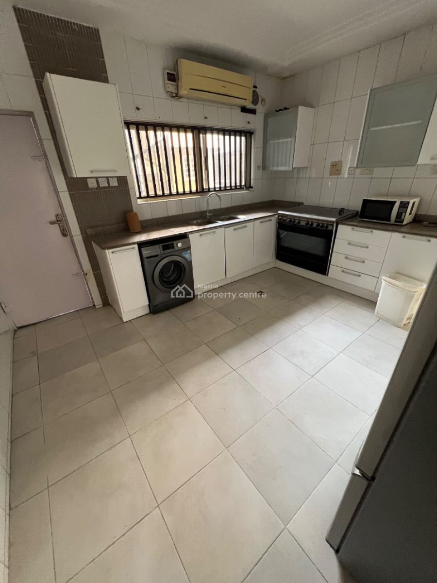 Luxury and Spacious 3-bedroom Apartment with a Room Bq, Lekki Phase 1, Lekki, Lagos, Flat / Apartment for Rent