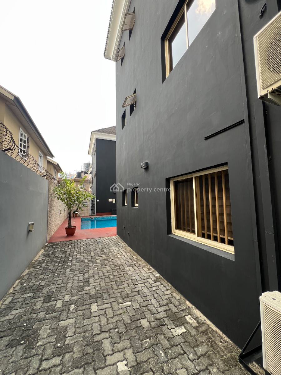 Luxury and Spacious 3-bedroom Apartment with a Room Bq, Lekki Phase 1, Lekki, Lagos, Flat / Apartment for Rent