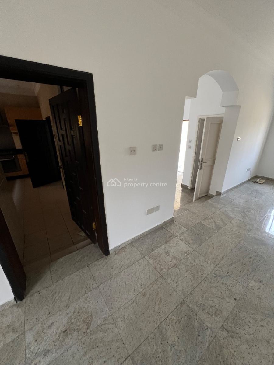 Classic and Luxurious 3-bedroom Flat with Bq and 7 Acs and Inverter, Lekki Phase 1, Lekki, Lagos, Flat / Apartment for Rent