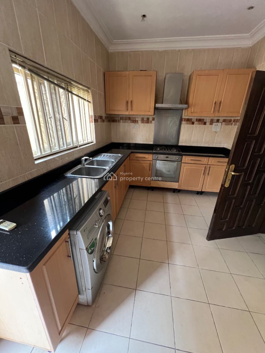 Classic and Luxurious 3-bedroom Flat with Bq and 7 Acs and Inverter, Lekki Phase 1, Lekki, Lagos, Flat / Apartment for Rent