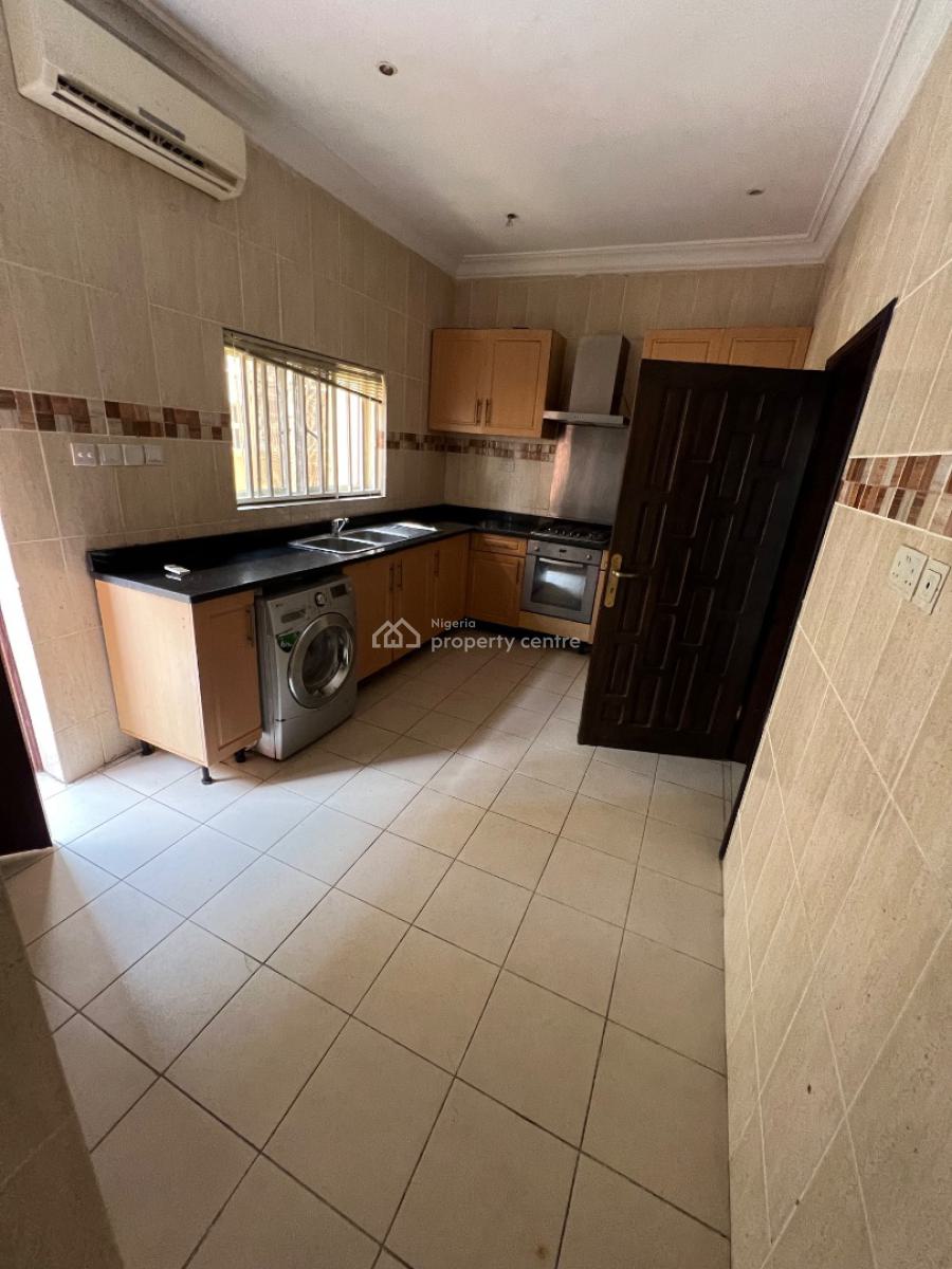 Classic and Luxurious 3-bedroom Flat with Bq and 7 Acs and Inverter, Lekki Phase 1, Lekki, Lagos, Flat / Apartment for Rent