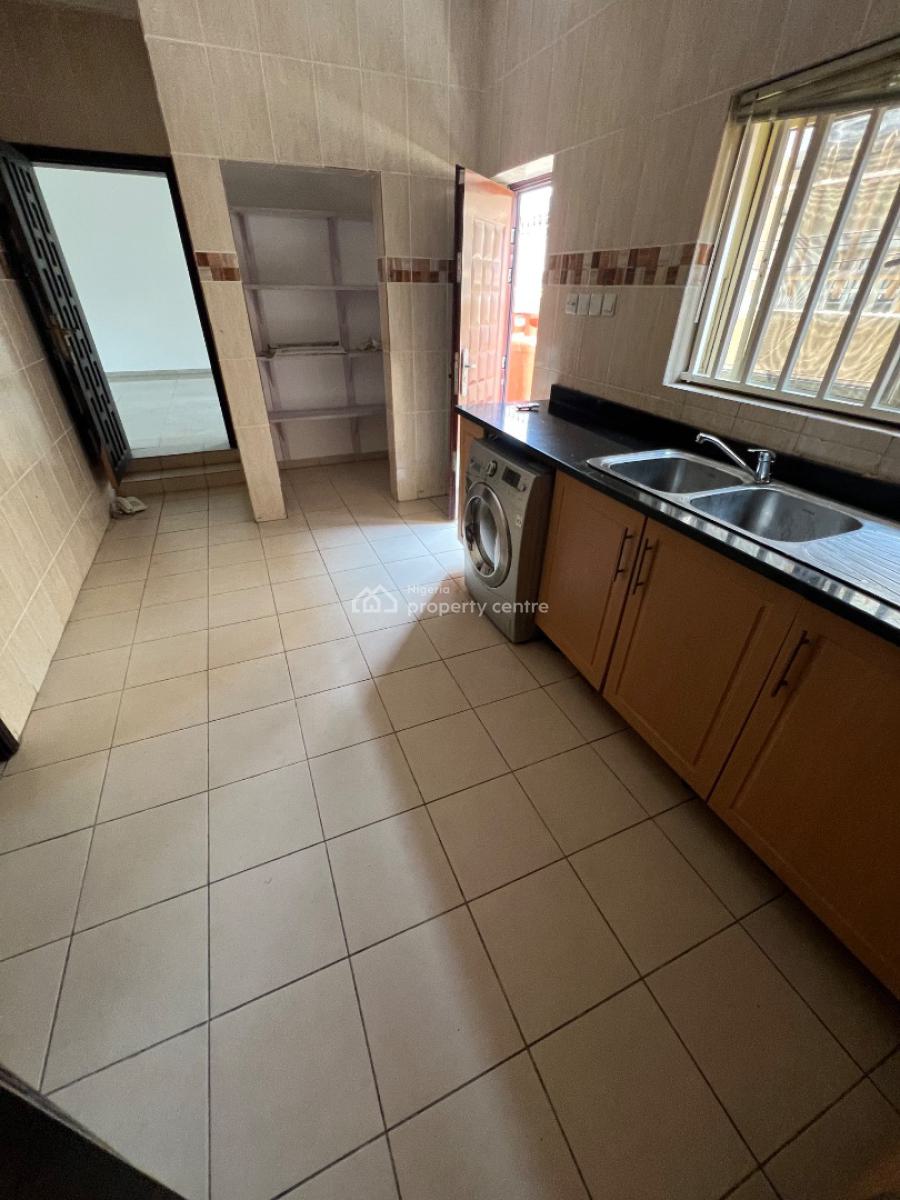 Classic and Luxurious 3-bedroom Flat with Bq and 7 Acs and Inverter, Lekki Phase 1, Lekki, Lagos, Flat / Apartment for Rent