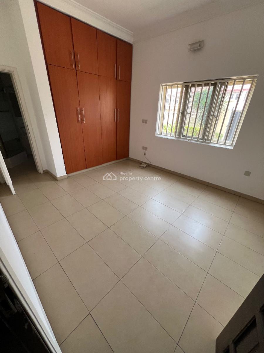 Classic and Luxurious 3-bedroom Flat with Bq and 7 Acs and Inverter, Lekki Phase 1, Lekki, Lagos, Flat / Apartment for Rent