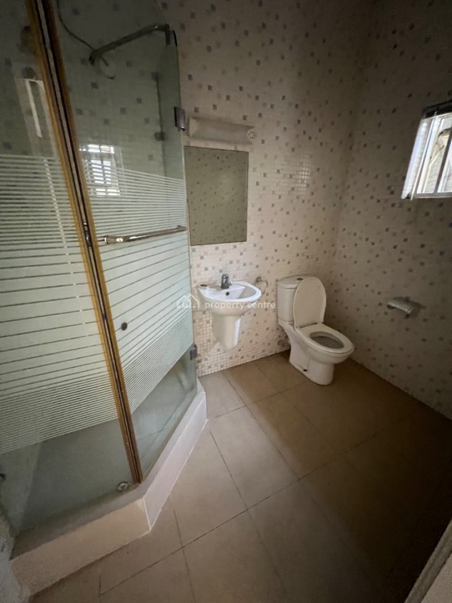 Classic and Luxurious 3-bedroom Flat with Bq and 7 Acs and Inverter, Lekki Phase 1, Lekki, Lagos, Flat / Apartment for Rent