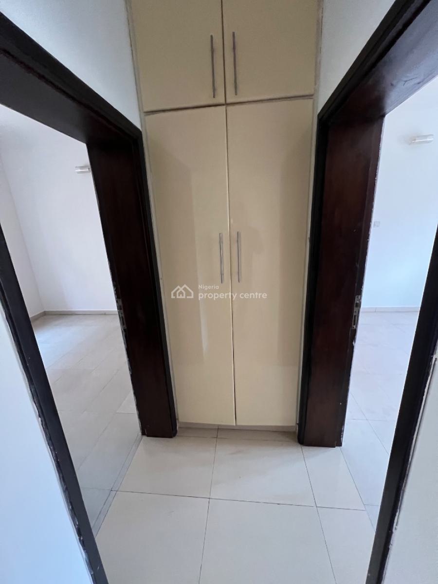 Classic and Luxurious 3-bedroom Flat with Bq and 7 Acs and Inverter, Lekki Phase 1, Lekki, Lagos, Flat / Apartment for Rent