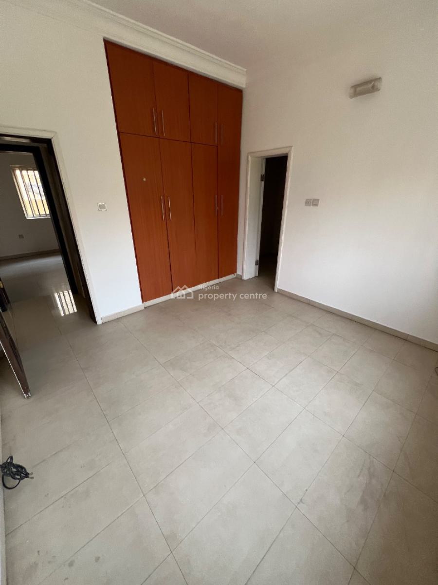 Classic and Luxurious 3-bedroom Flat with Bq and 7 Acs and Inverter, Lekki Phase 1, Lekki, Lagos, Flat / Apartment for Rent