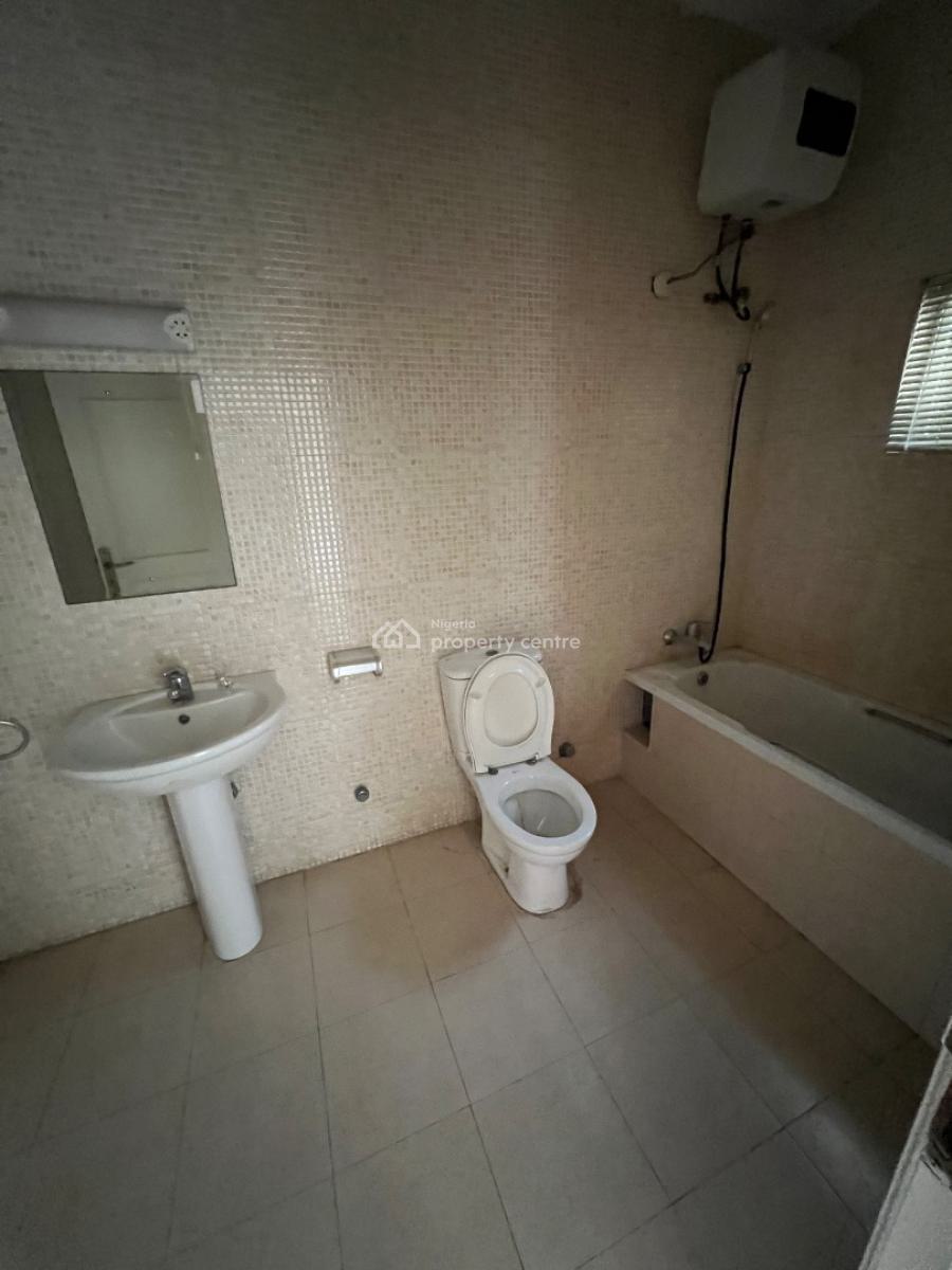 Classic and Luxurious 3-bedroom Flat with Bq and 7 Acs and Inverter, Lekki Phase 1, Lekki, Lagos, Flat / Apartment for Rent