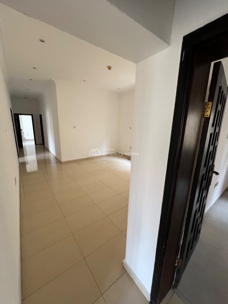 Classic and Luxurious 3-bedroom Flat with Bq and 7 Acs and Inverter, Lekki Phase 1, Lekki, Lagos, Flat / Apartment for Rent