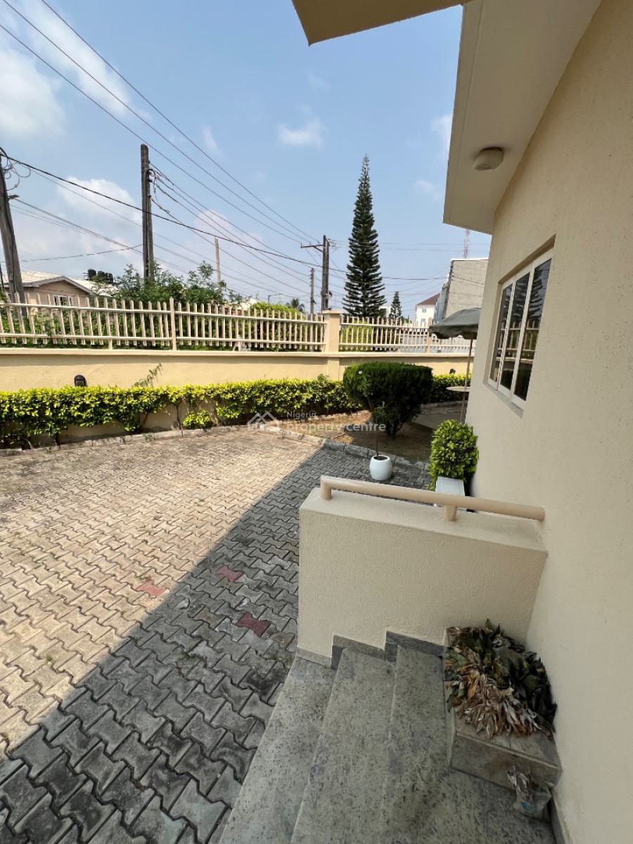 Classic and Luxurious 3-bedroom Flat with Bq and 7 Acs and Inverter, Lekki Phase 1, Lekki, Lagos, Flat / Apartment for Rent