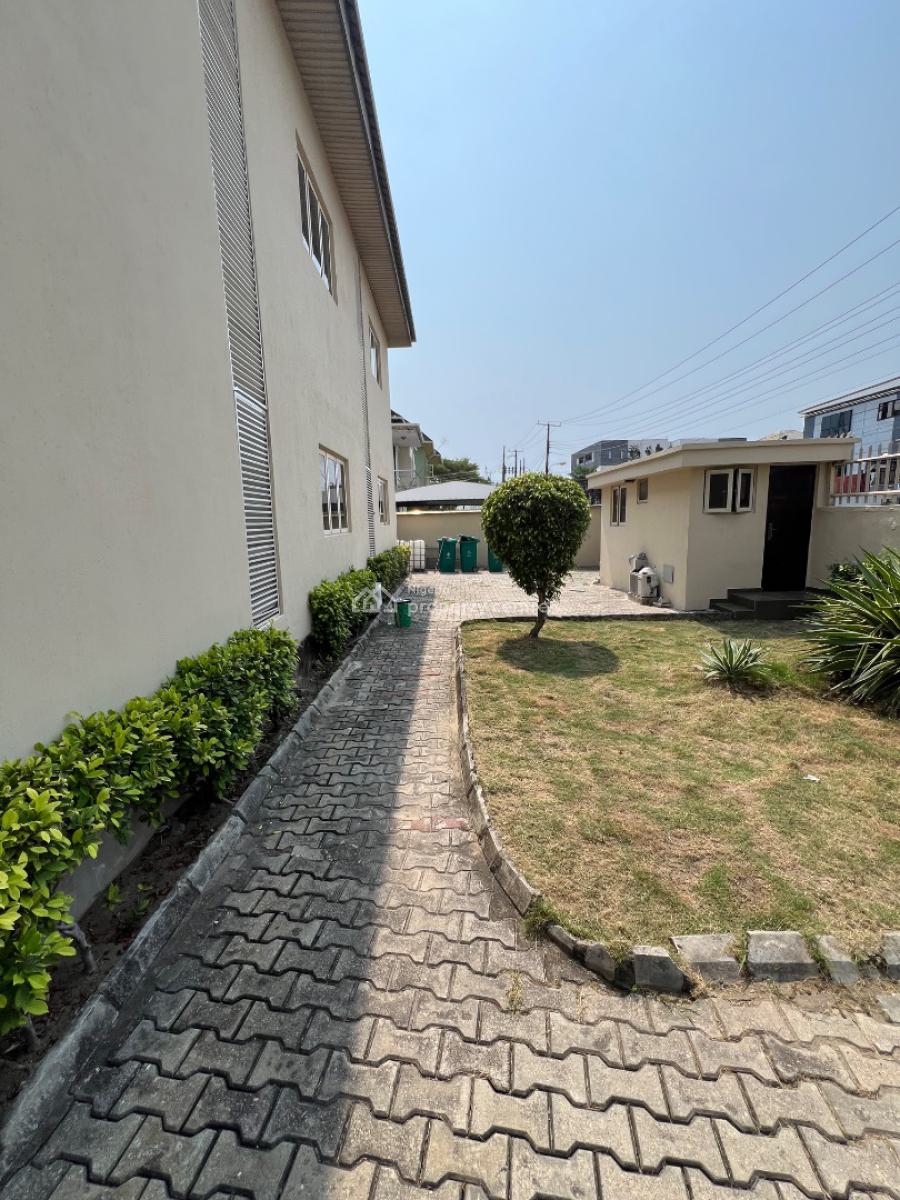 Classic and Luxurious 3-bedroom Flat with Bq and 7 Acs and Inverter, Lekki Phase 1, Lekki, Lagos, Flat / Apartment for Rent