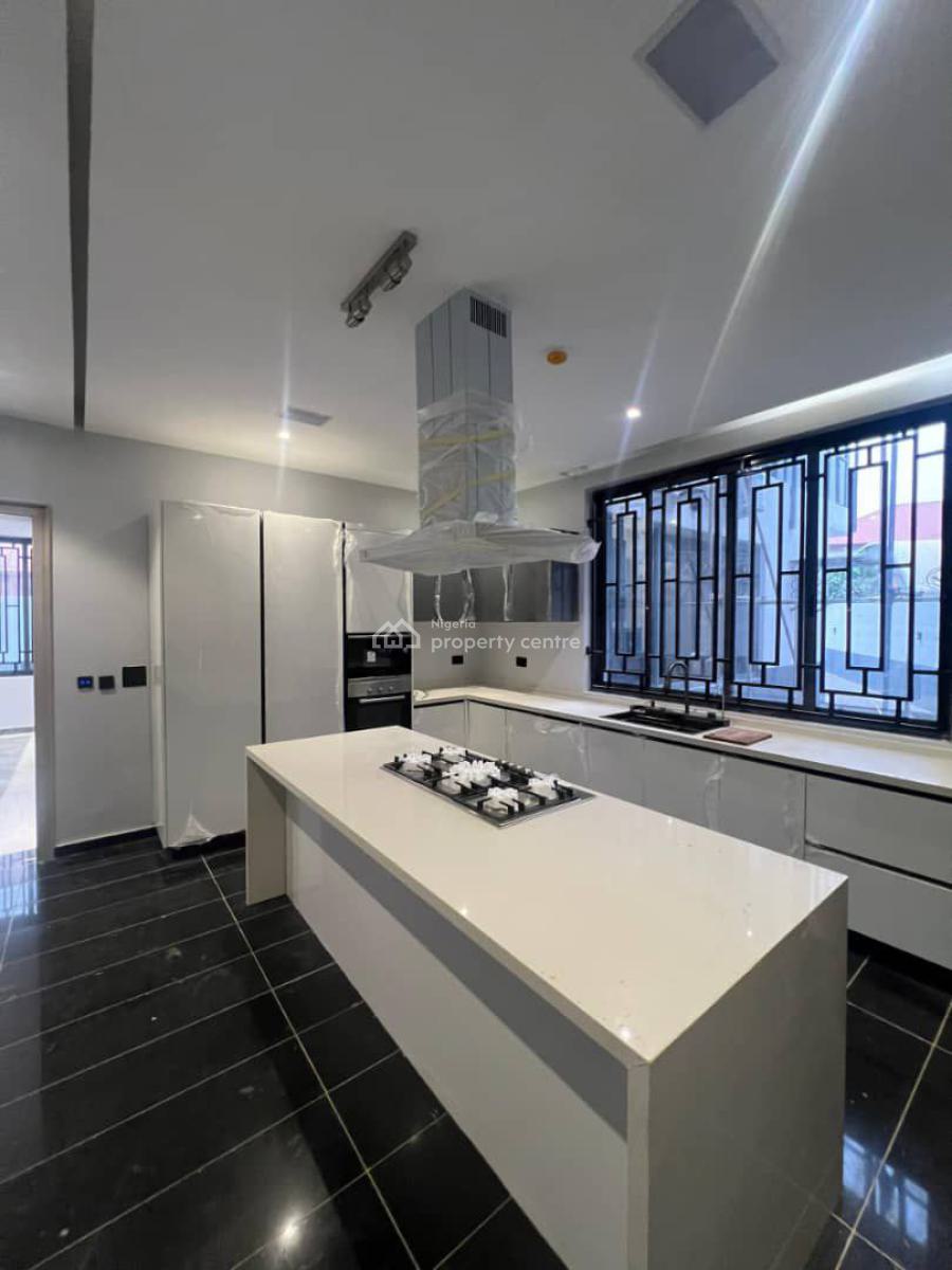 5 Bedrooms House Sitting on 850 Sqm, Lekki Phase 1, Lekki, Lagos, Detached Duplex for Rent