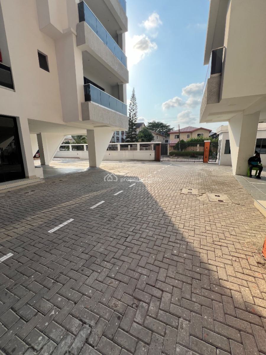 Super-luxury, Contemporary 4 Bedrooms Maisonnette with Staff Quarters., Lekki Phase 1, Lekki, Lagos, Flat / Apartment for Sale