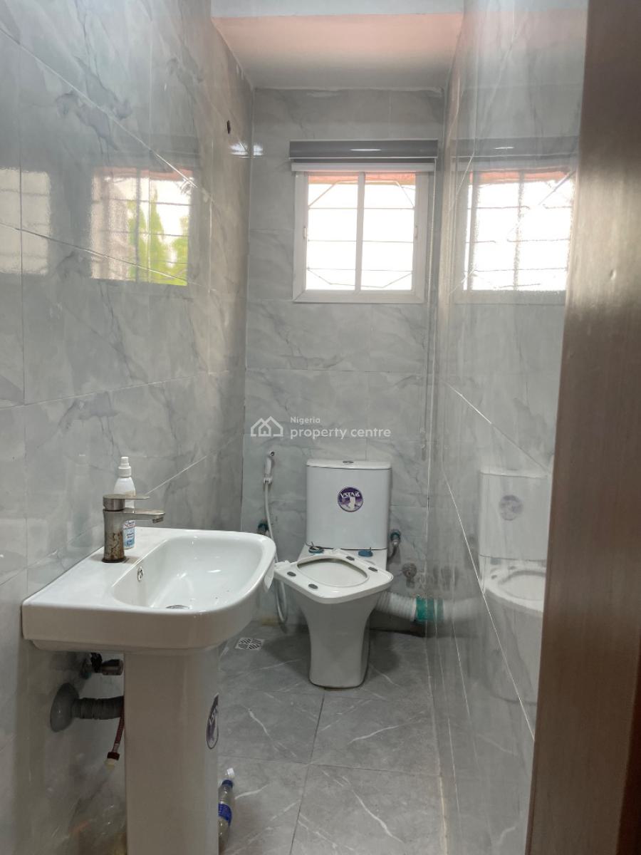 Executive Fully Finished Luxury 2 Bedrooms Flat, Upstairs, En-suite, Ramat Crescent, Gra, Ogudu, Lagos, Flat / Apartment for Rent