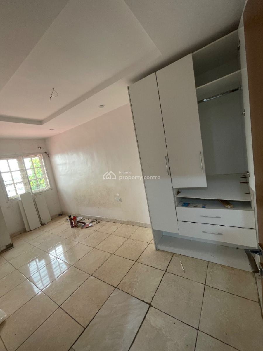 Executive Fully Finished Luxury 2 Bedrooms Flat, Upstairs, En-suite, Ramat Crescent, Gra, Ogudu, Lagos, Flat / Apartment for Rent