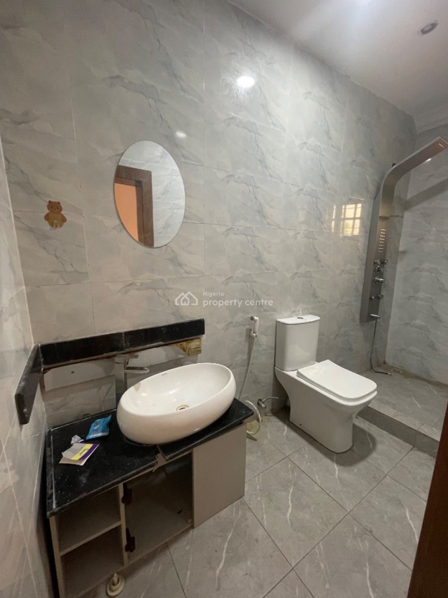 Executive Fully Finished Luxury 2 Bedrooms Flat, Upstairs, En-suite, Ramat Crescent, Gra, Ogudu, Lagos, Flat / Apartment for Rent