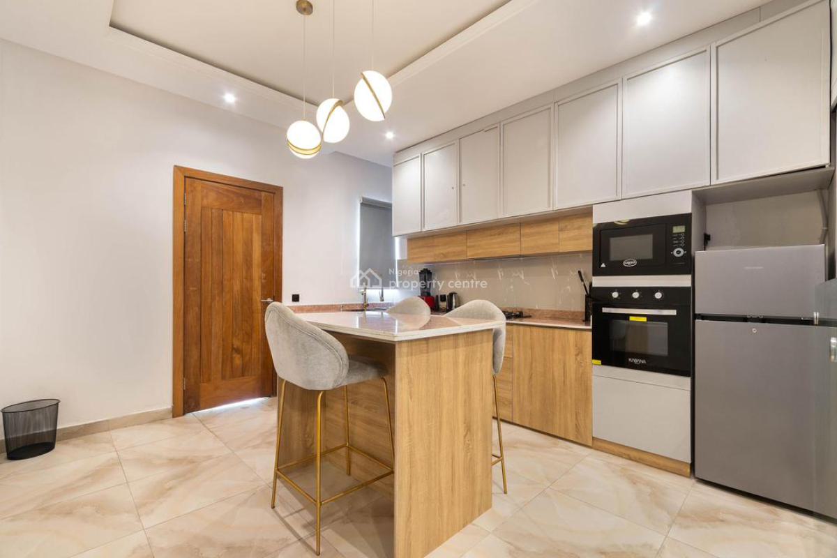 Luxurious 2 Bedroom Maisonette Penthouse with Ps5, Lekki Phase 1, Lekki, Lagos, Flat / Apartment Short Let