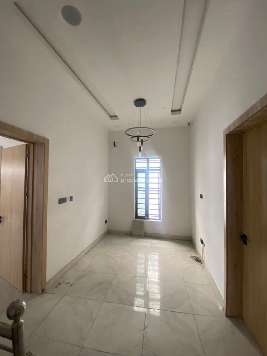 Room Space in a 4bedroom Duplex, Ikota Estate, Ikota, Lekki, Lagos, Flat / Apartment for Rent