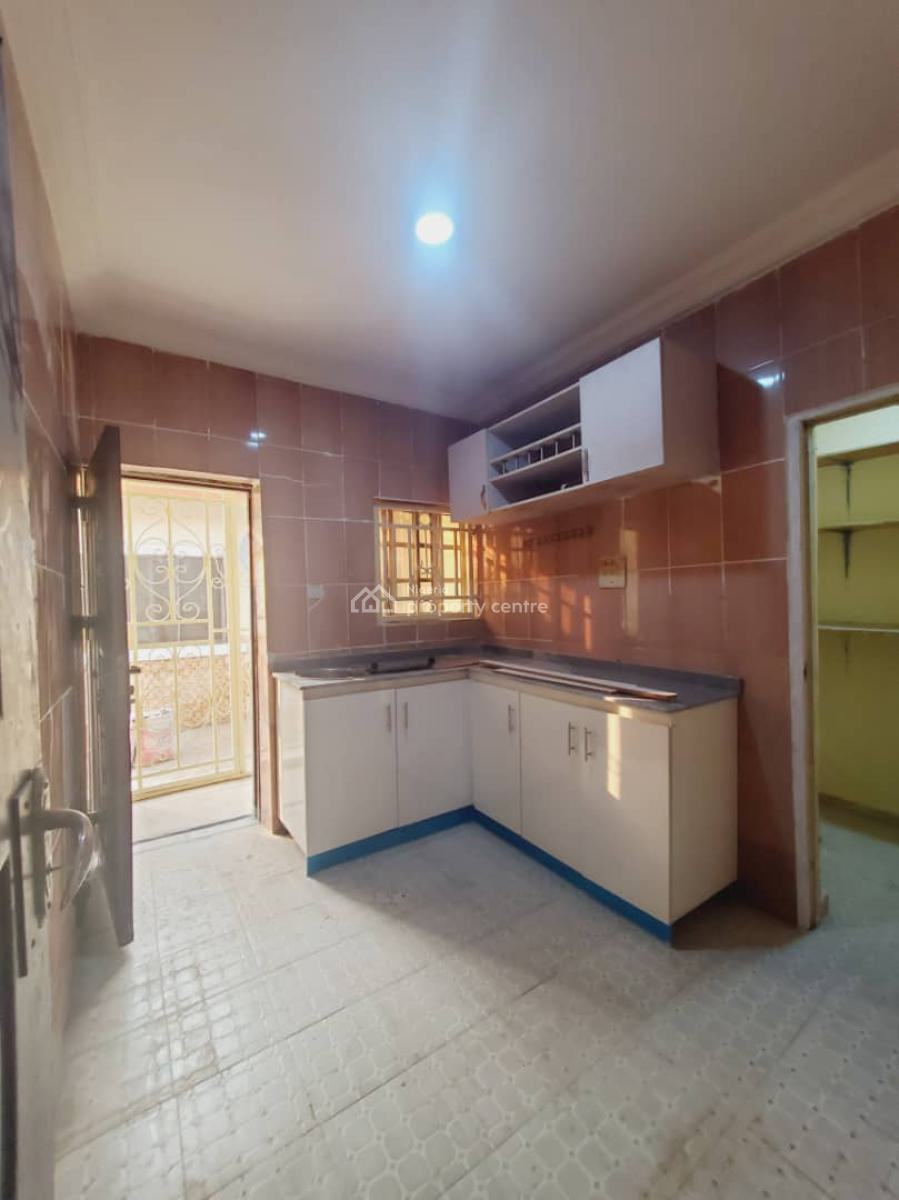 Luxurious Massive 3 Bedroom Bungalow, Near Gaduwa Junction, Gaduwa, Abuja, Detached Bungalow for Rent