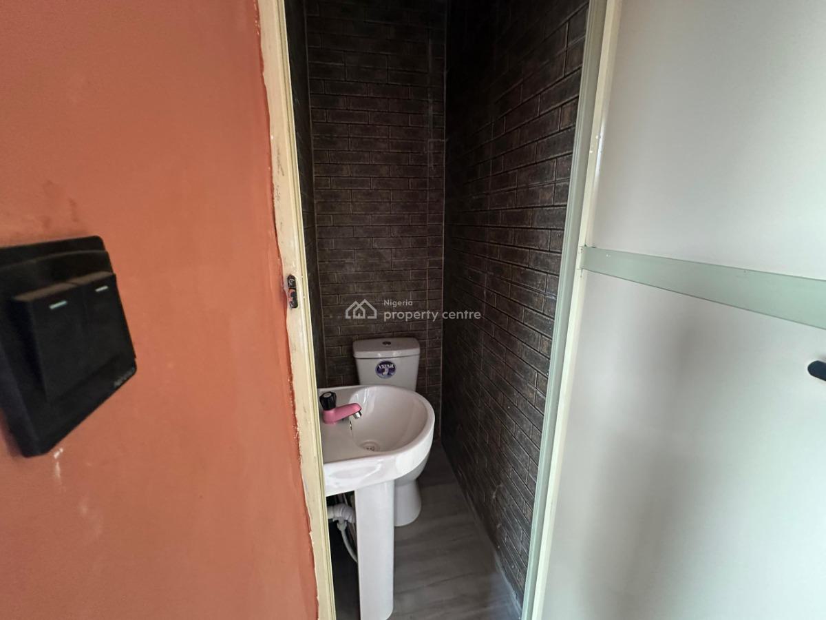 2 Bedroom Flat, Canoe Bustop, Oke Afa, Isolo, Lagos, Flat / Apartment for Rent