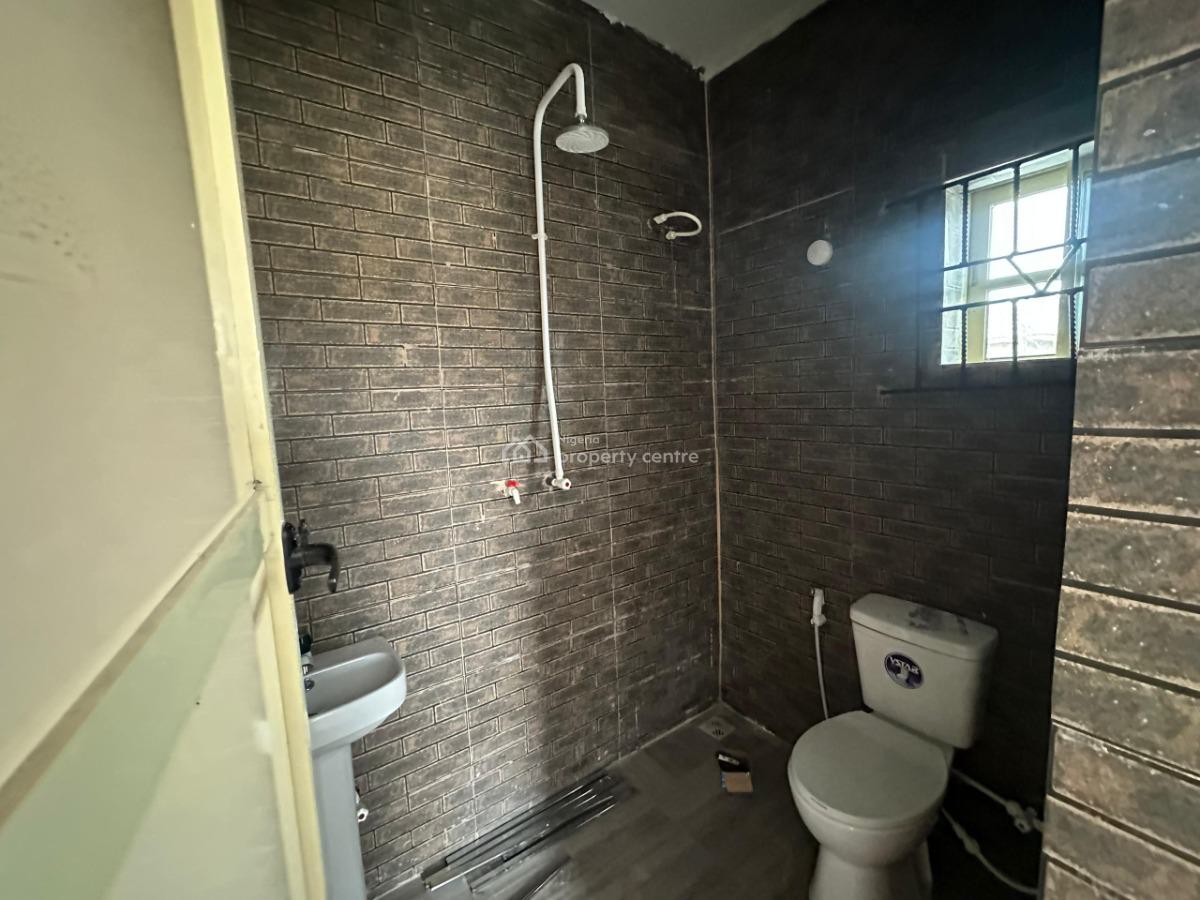 2 Bedroom Flat, Canoe Bustop, Oke Afa, Isolo, Lagos, Flat / Apartment for Rent