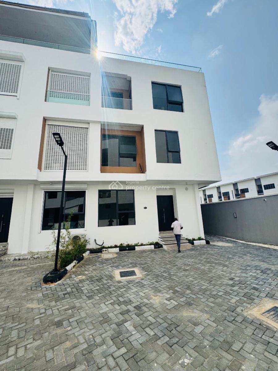 Spacious 5 Bedrooms Semi Detached Duplex, Rooftop with Swimming Pool, Lekki Phase 1, Lekki, Lagos, Semi-detached Duplex for Sale