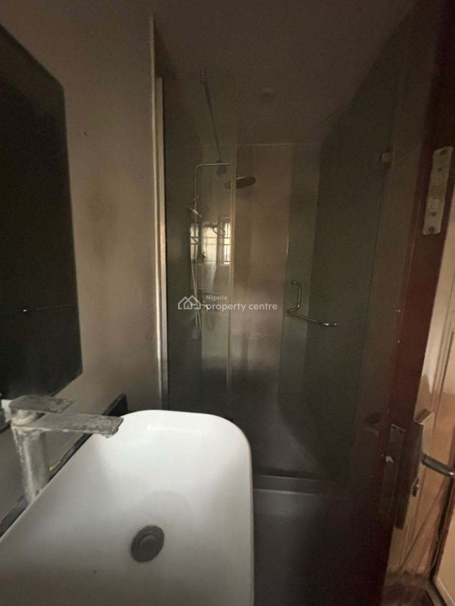 Standard Clean and Newly Renovated Mini Flat, Off Admiralty, Lekki Phase 1, Lekki, Lagos, Flat / Apartment for Rent