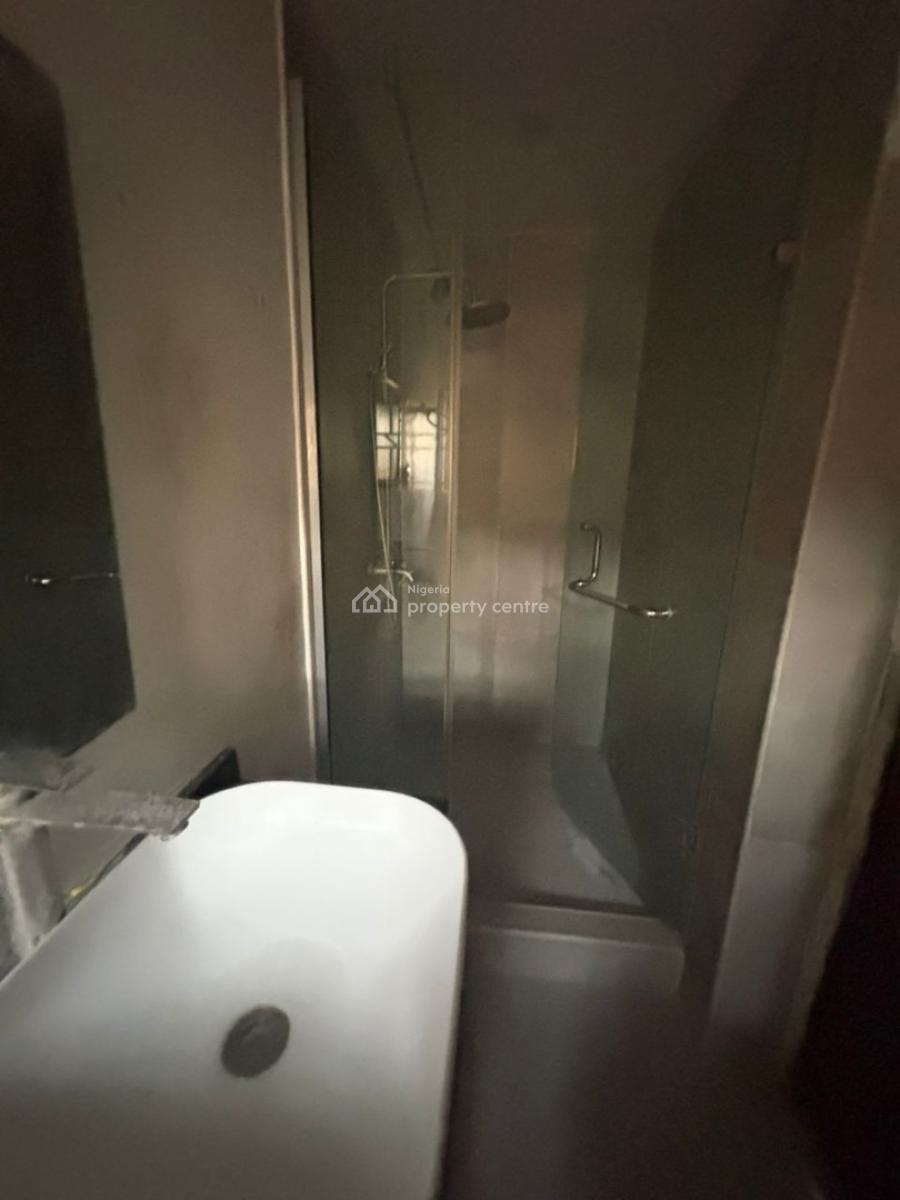 Standard Clean and Newly Renovated Mini Flat, Off Admiralty, Lekki Phase 1, Lekki, Lagos, Flat / Apartment for Rent