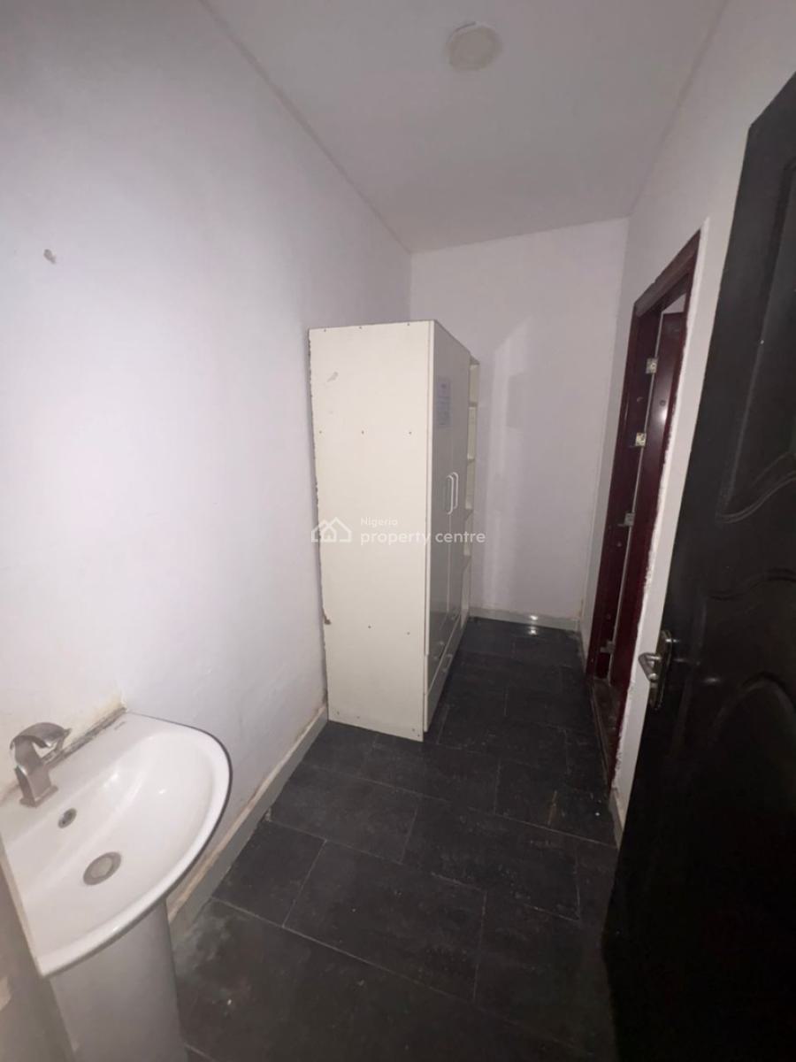 Standard Clean and Newly Renovated Mini Flat, Off Admiralty, Lekki Phase 1, Lekki, Lagos, Flat / Apartment for Rent