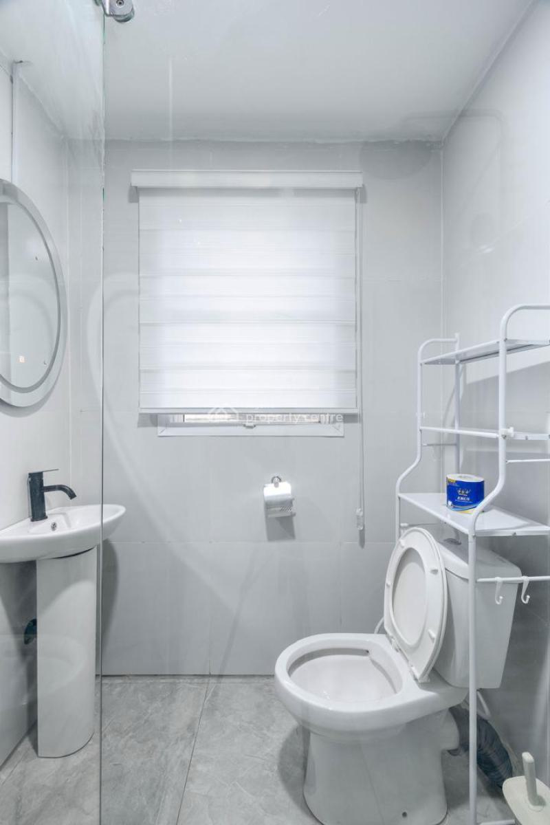 Standard Newly Renovated and Spacious Mini Flat, Off Admiralty, Lekki Phase 1, Lekki, Lagos, Flat / Apartment for Rent
