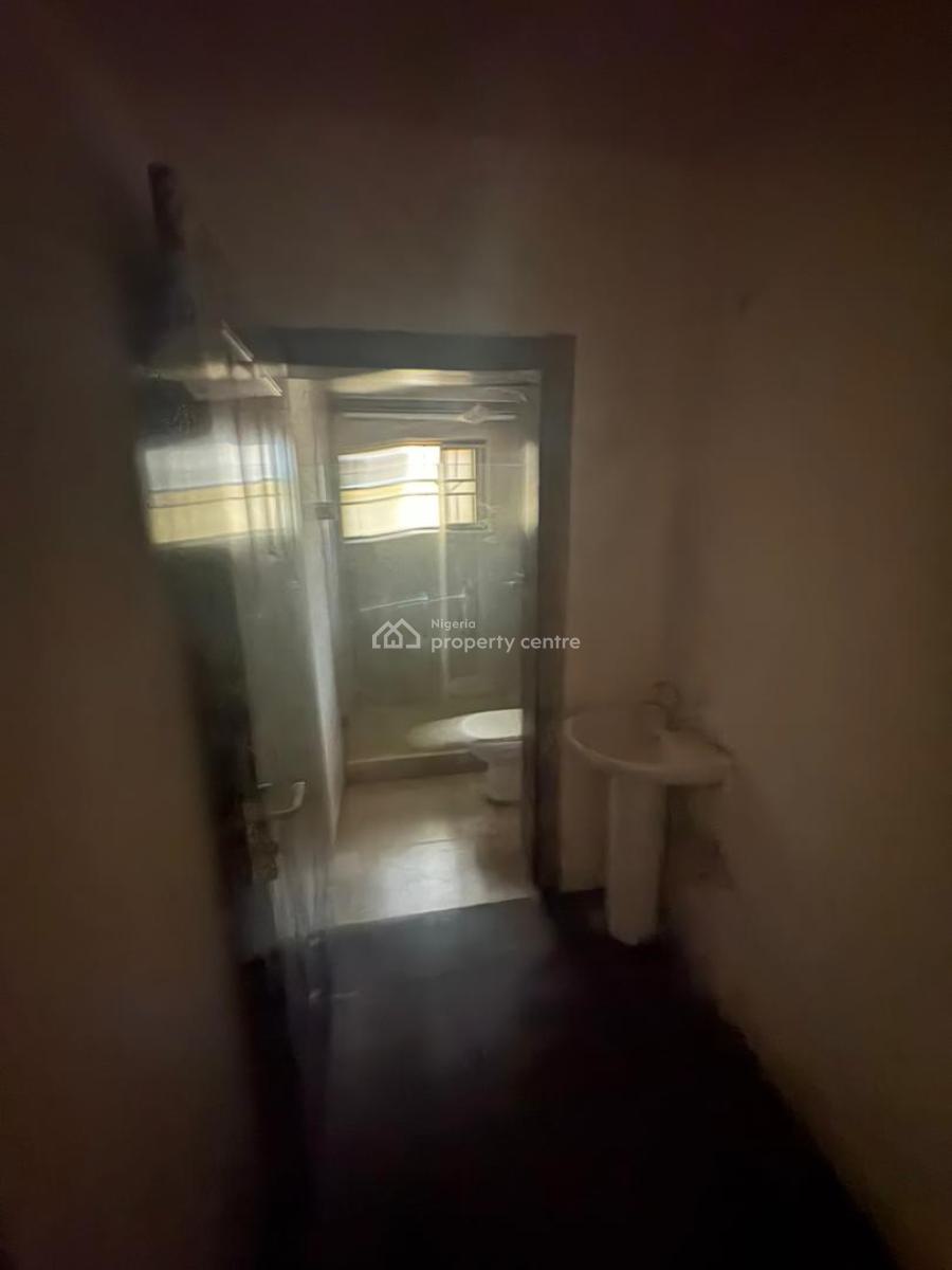 Standard Newly Renovated and Spacious Mini Flat, Off Admiralty, Lekki Phase 1, Lekki, Lagos, Flat / Apartment for Rent