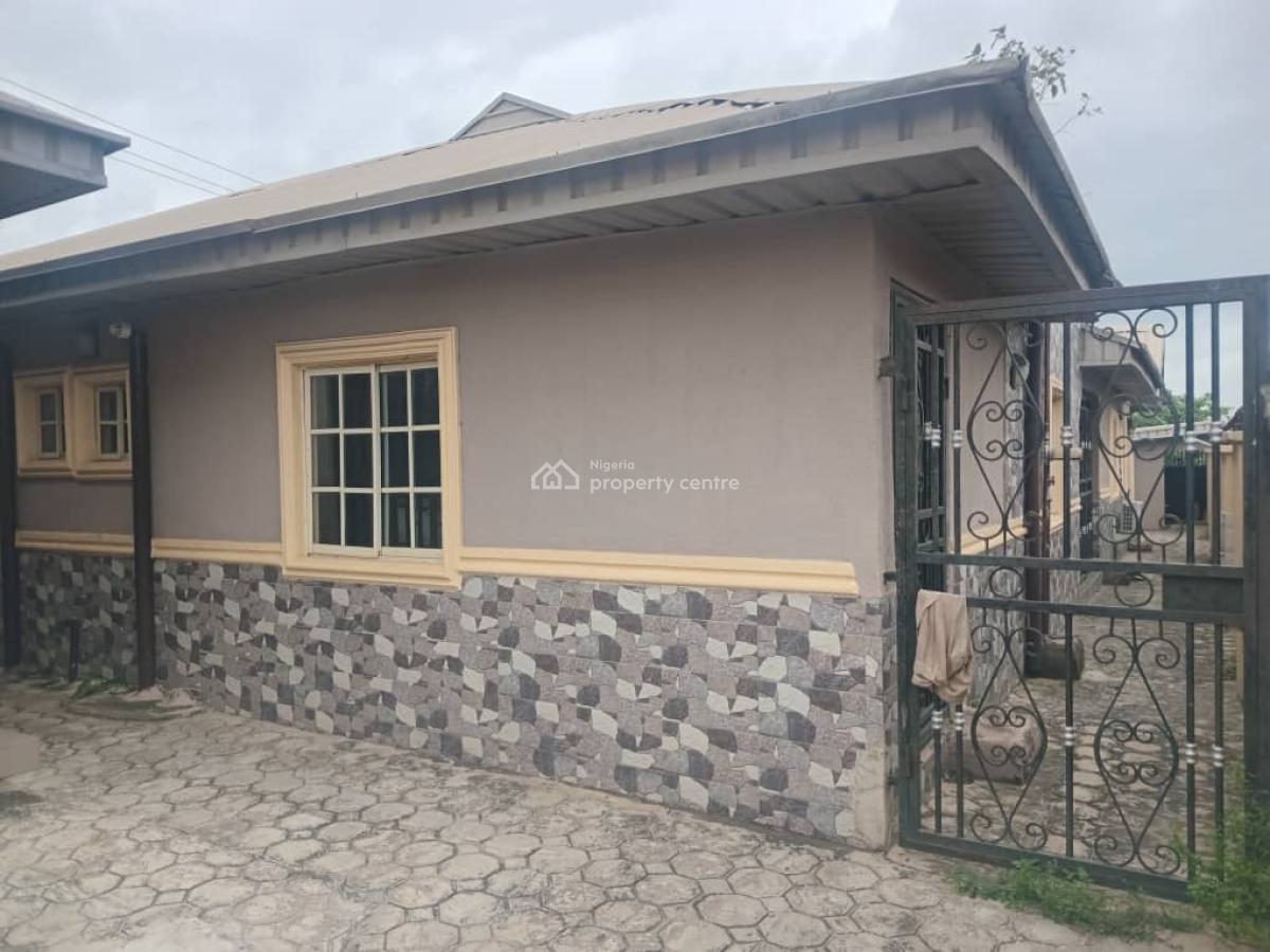 4 Bedroom Bungalow with Bq, Emily Off Bayeku Road, Igbogbo, Ikorodu, Lagos, Detached Bungalow for Sale