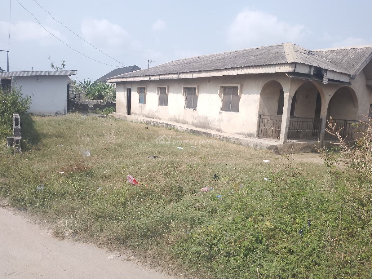 6 Bedroom with Bq, Maternity Off Bayeku Road, Igbogbo, Ikorodu, Lagos, Detached Bungalow for Sale