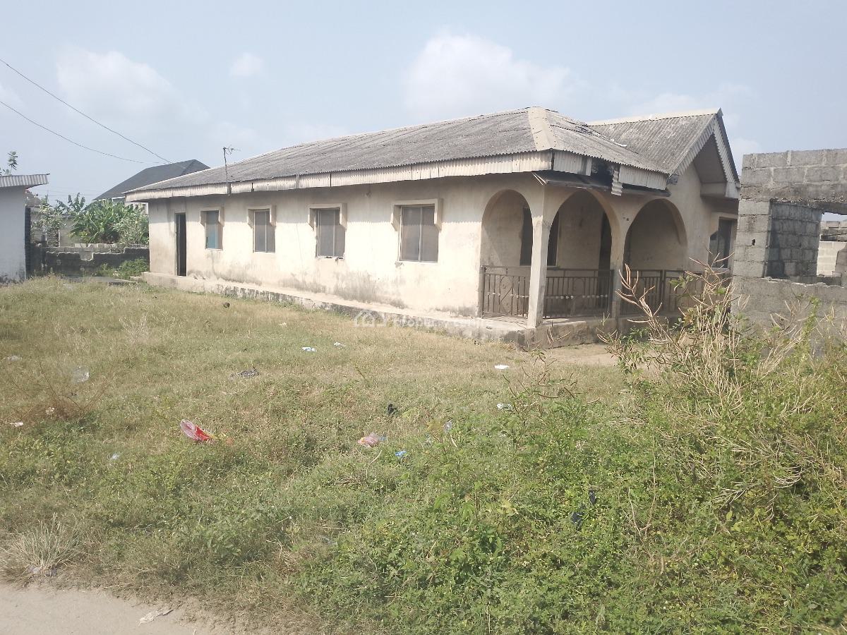 6 Bedroom with Bq, Maternity Off Bayeku Road, Igbogbo, Ikorodu, Lagos, Detached Bungalow for Sale