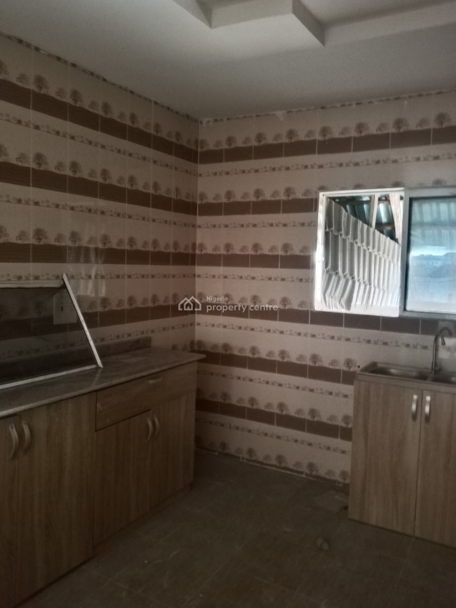 Luxury Newly Built 2 Bedroom Upstairs, Divine Avenue Bucknor Estate, Isolo, Lagos, Flat / Apartment for Rent