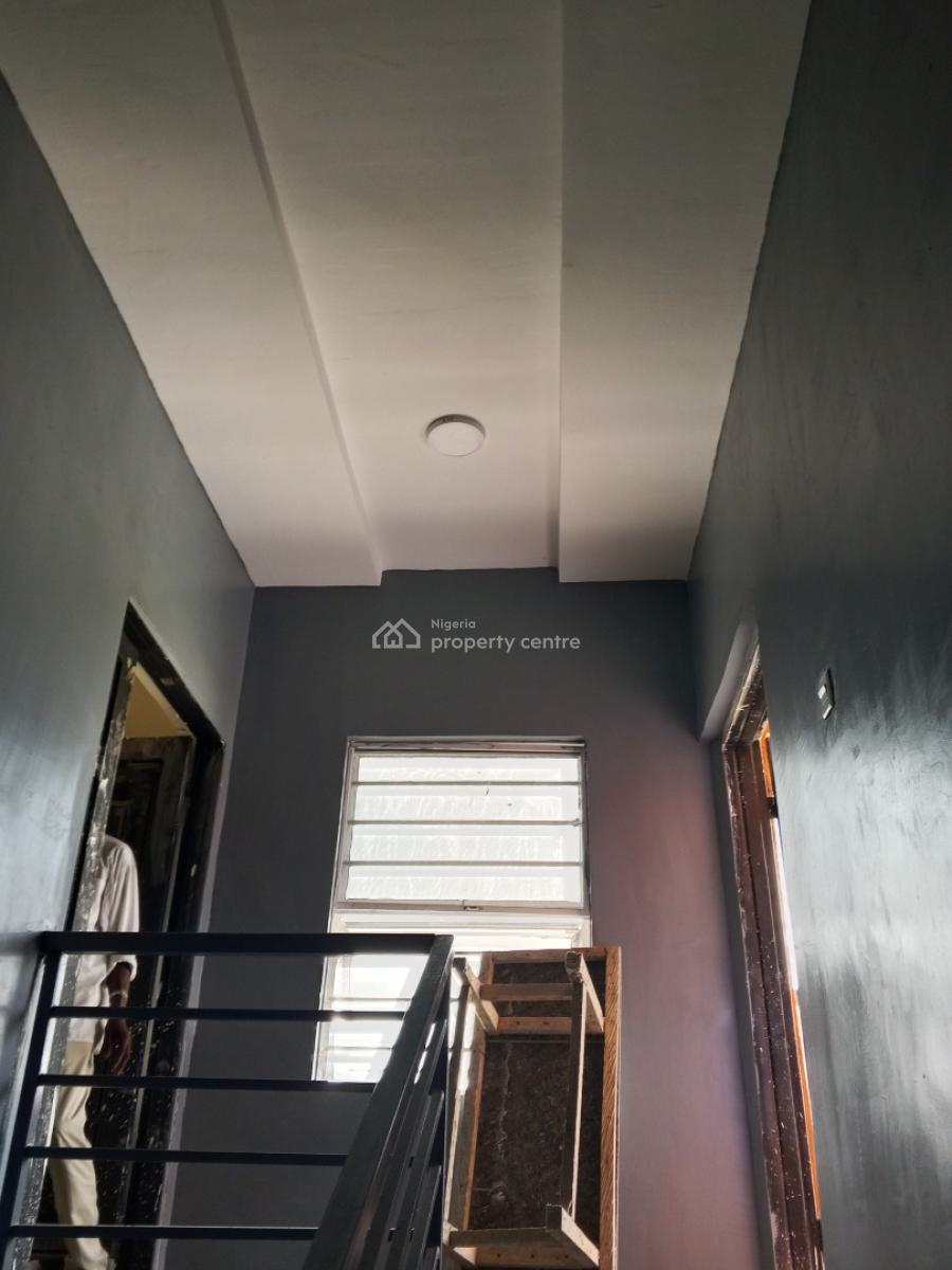 Luxury Newly Built 2 Bedroom Upstairs, Divine Avenue Bucknor Estate, Isolo, Lagos, Flat / Apartment for Rent