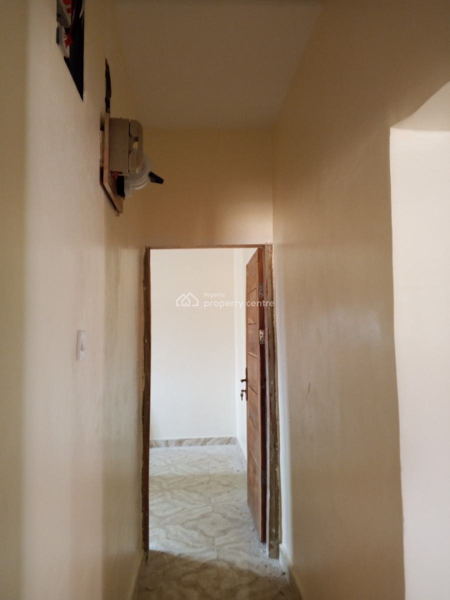 Luxury Newly Built 2 Bedroom Upstairs, Divine Avenue Bucknor Estate, Isolo, Lagos, Flat / Apartment for Rent