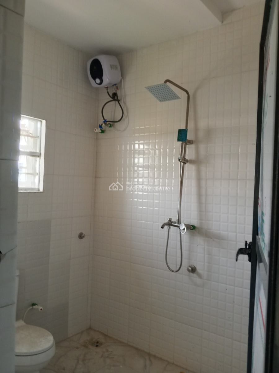 Luxury Newly Built 2 Bedroom Upstairs, Divine Avenue Bucknor Estate, Isolo, Lagos, Flat / Apartment for Rent