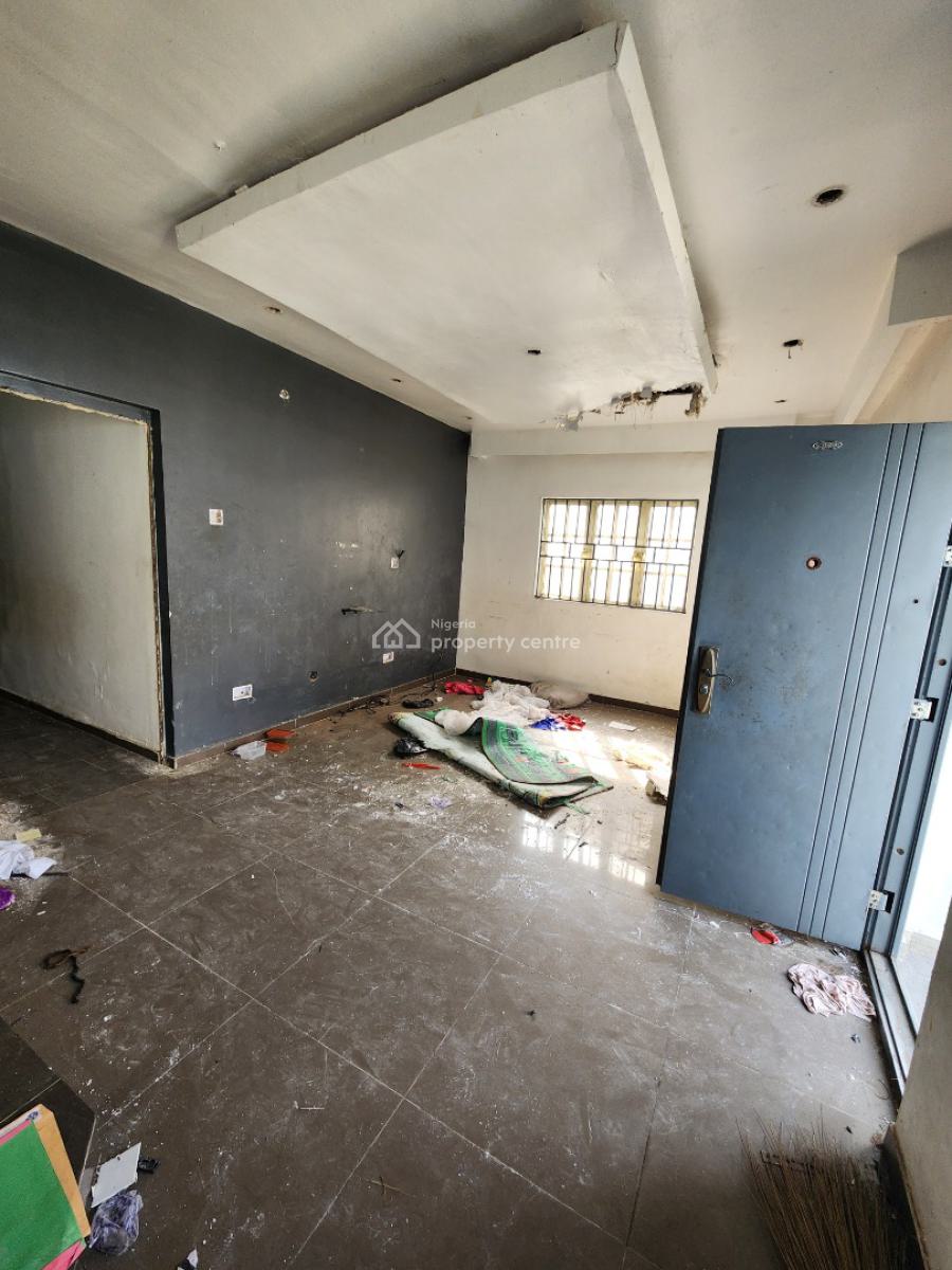 3 Bedroom Detached Bungalow (alone in The Compound), Randle Avenue, Surulere, Lagos, Detached Bungalow for Rent