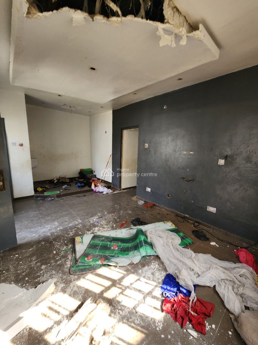 3 Bedroom Detached Bungalow (alone in The Compound), Randle Avenue, Surulere, Lagos, Detached Bungalow for Rent