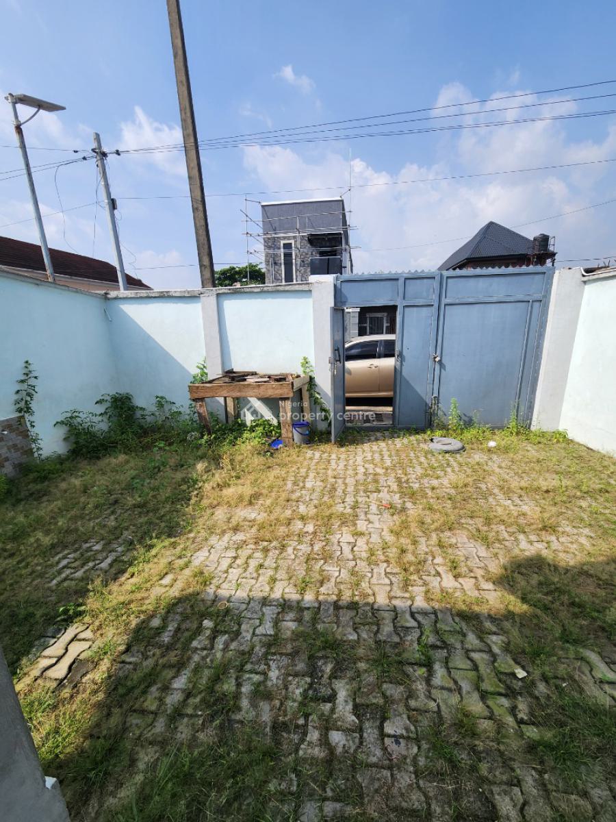 3 Bedroom Detached Bungalow (alone in The Compound), Randle Avenue, Surulere, Lagos, Detached Bungalow for Rent