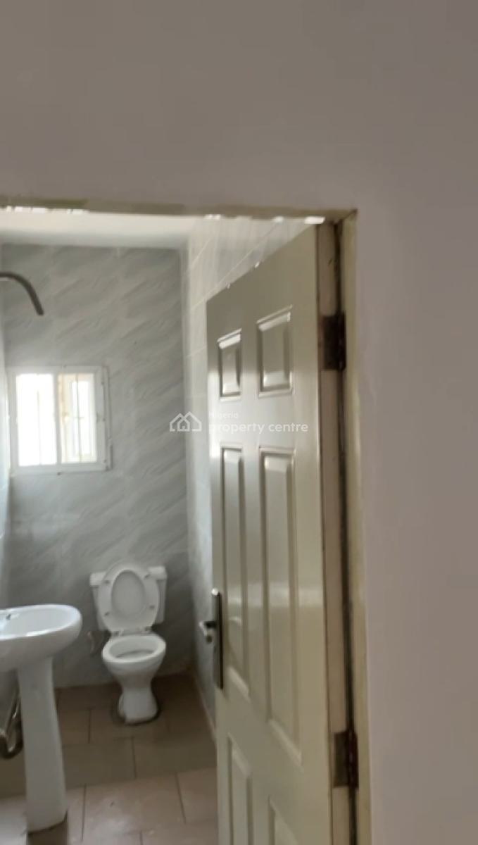 Well Maintained 2 Bedroom Flat, Fidiso Estate, Sangotedo, Ajah, Lagos, Flat / Apartment for Rent
