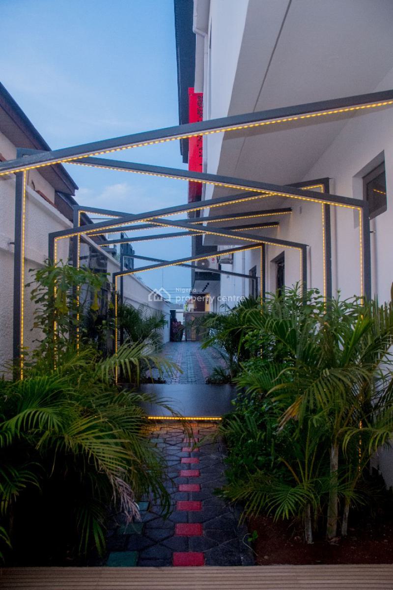 Luxury 3 Bedroom Apartment, Kingsley Odo Close Off Chief Collins, Lekki Phase 1, Lekki, Lagos, Flat / Apartment Short Let