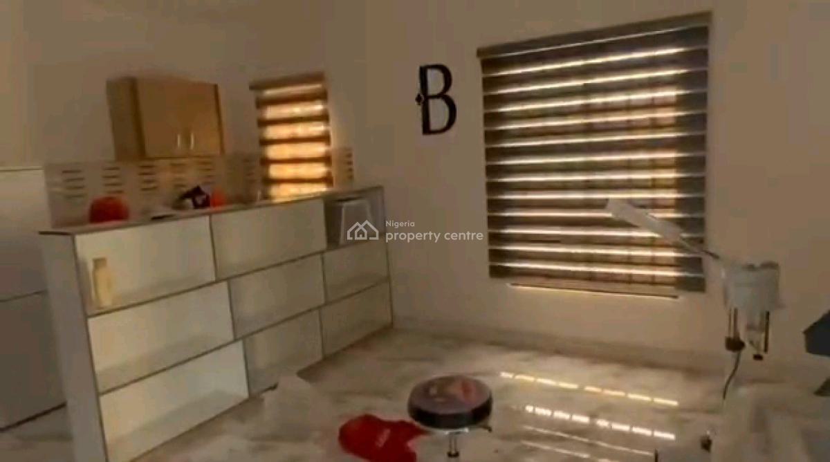 Executive Standard Mini- Flat, Yaba, Lagos, Mini Flat (room and Parlour) for Rent